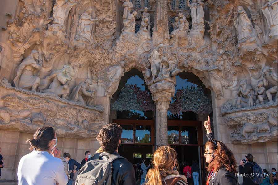 Sagrada Familia Small Group Guided Tour with Skip the Line Ticket - photo 6