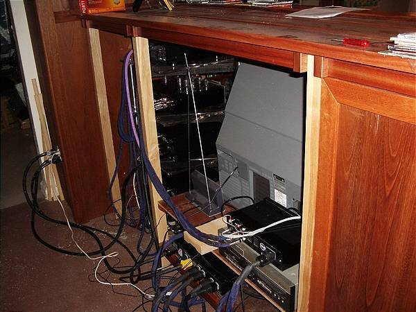 the cabinet doesn't touch any of the stands 