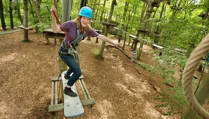abenteuerpark potsdam durch die bäume surfen