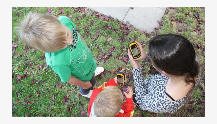 geocaching im kölner stadtwald kinder mit gps geräten