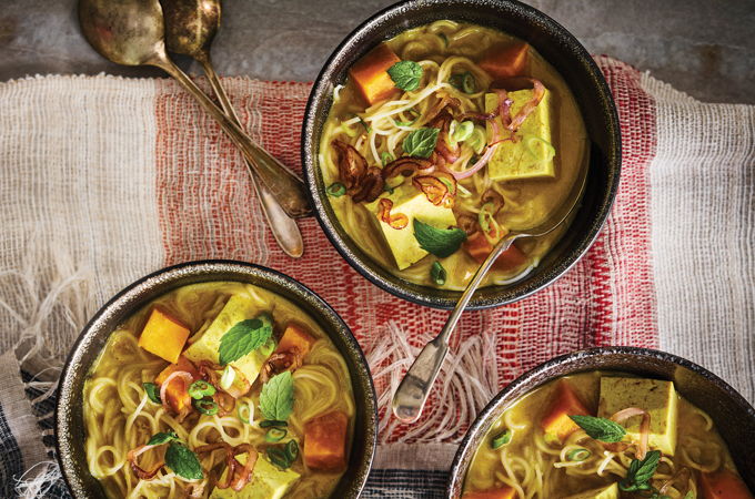 Soupe au tofu, aux patates douces et au cari