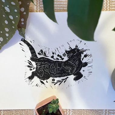 Lino print "Mango"-Cat lying on the grass