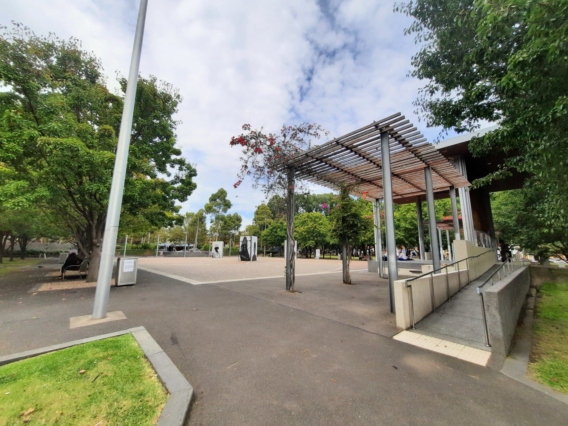 FOR LEASE Spacious & Recently Repainted 2-Bedroom in Stunning Garden Setting - Image 16