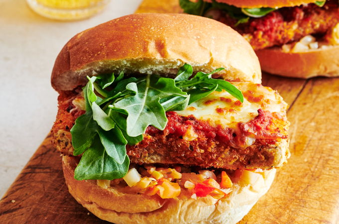 107_2_FR_Sandwichs de tofu alla parmigiana_Credit Jean Michel Poirier.jpg