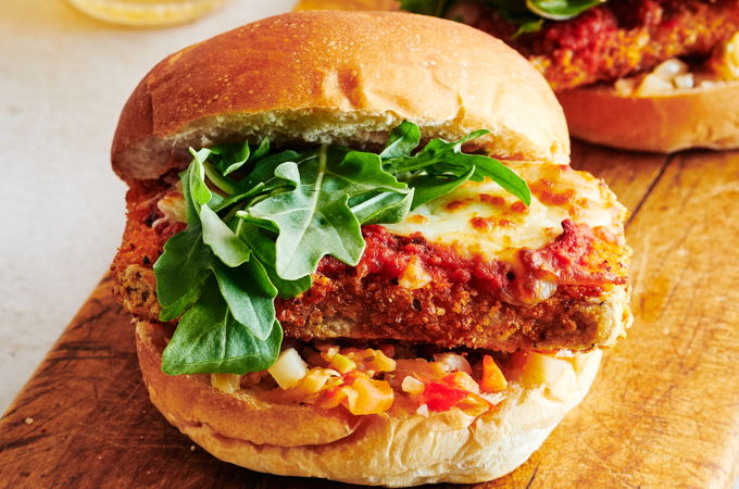 107_2_FR_Sandwichs de tofu alla parmigiana_Credit Jean Michel Poirier.jpg