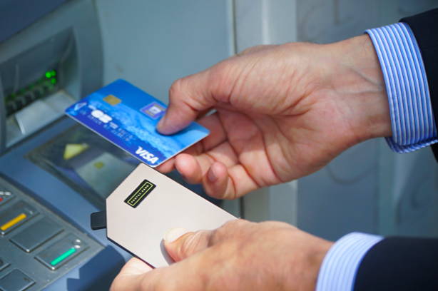 Protec card - porte carte connecté