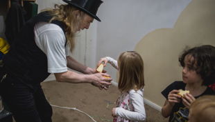 kleine welt carolin weinkopf