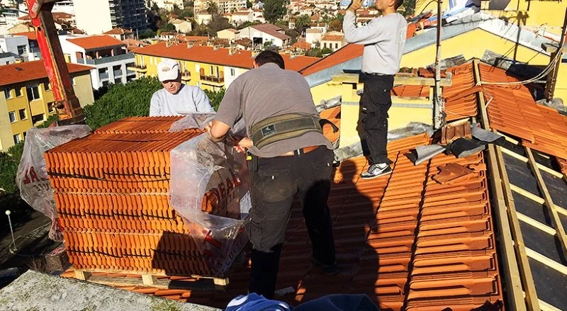 Rénovation de 2 000 m² de couverture en tuiles de Marseille — photo 10 sur 26 — CEG TOITURE