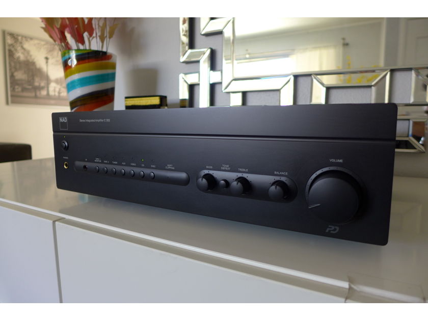 NAD C352  Stereo Integrated Amplifier Excellent Condition