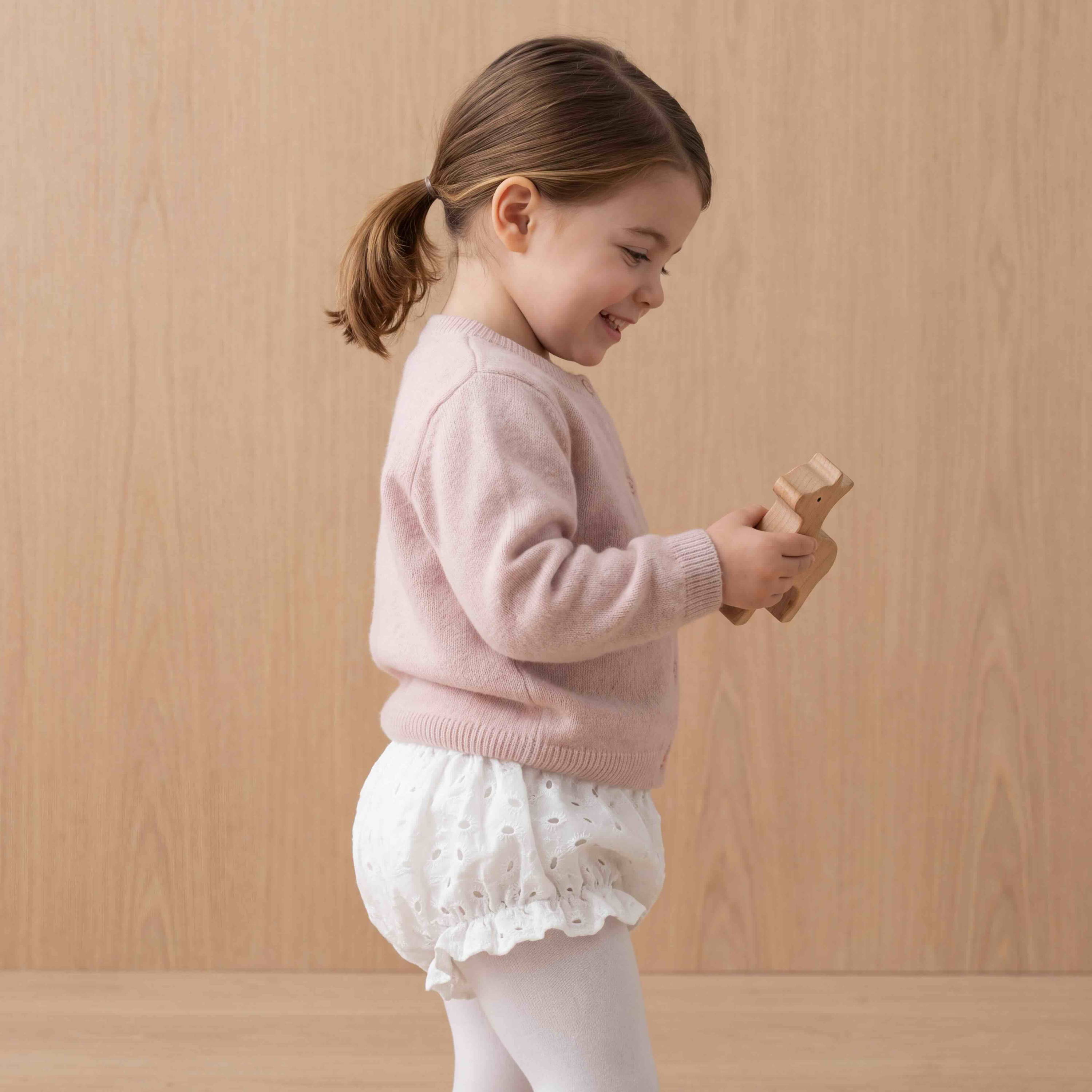 Bloomer blanc broderie anglaise dentelle bébé blanc en coton certifié OEKO-TEX, confortable et stylé, parfait sur une couche ou avec des collants, fabriqué au Portugal