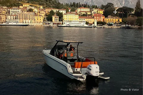 Hidden Villas & Prosecco: 1-Hour Shared Boat Tour
