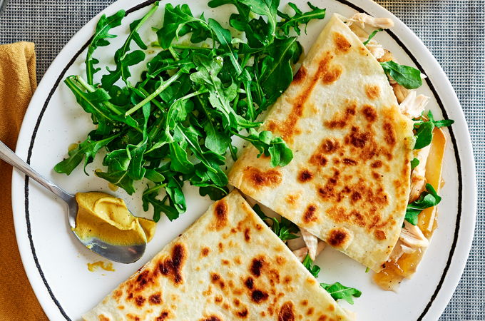 Quesadilla au poulet et à la roquette