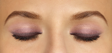 Maquillage smoky eyes rose