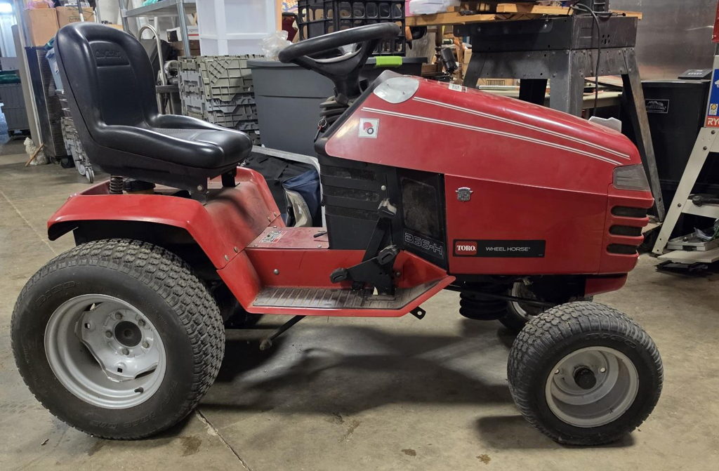 Toro Wheel Horse 266-H Hydrostatic Garden Tractor, Kohler 16 HP Engine ...
