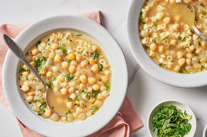 Soupe de pois chiches et de pâtes