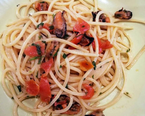 Cooking classes Bari: Barese cuisine: let's make focaccia, spaghetti, and dessert