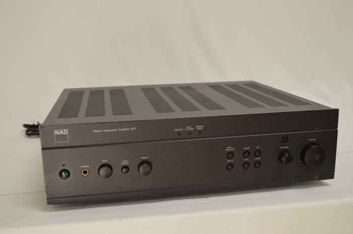 NAD  317 Integrated Amplifier
