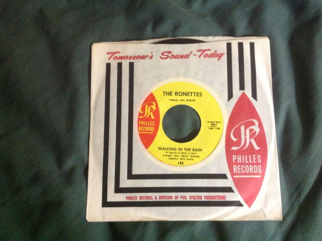 The Ronettes - Walking In The Rain Phillies Label 45 NM