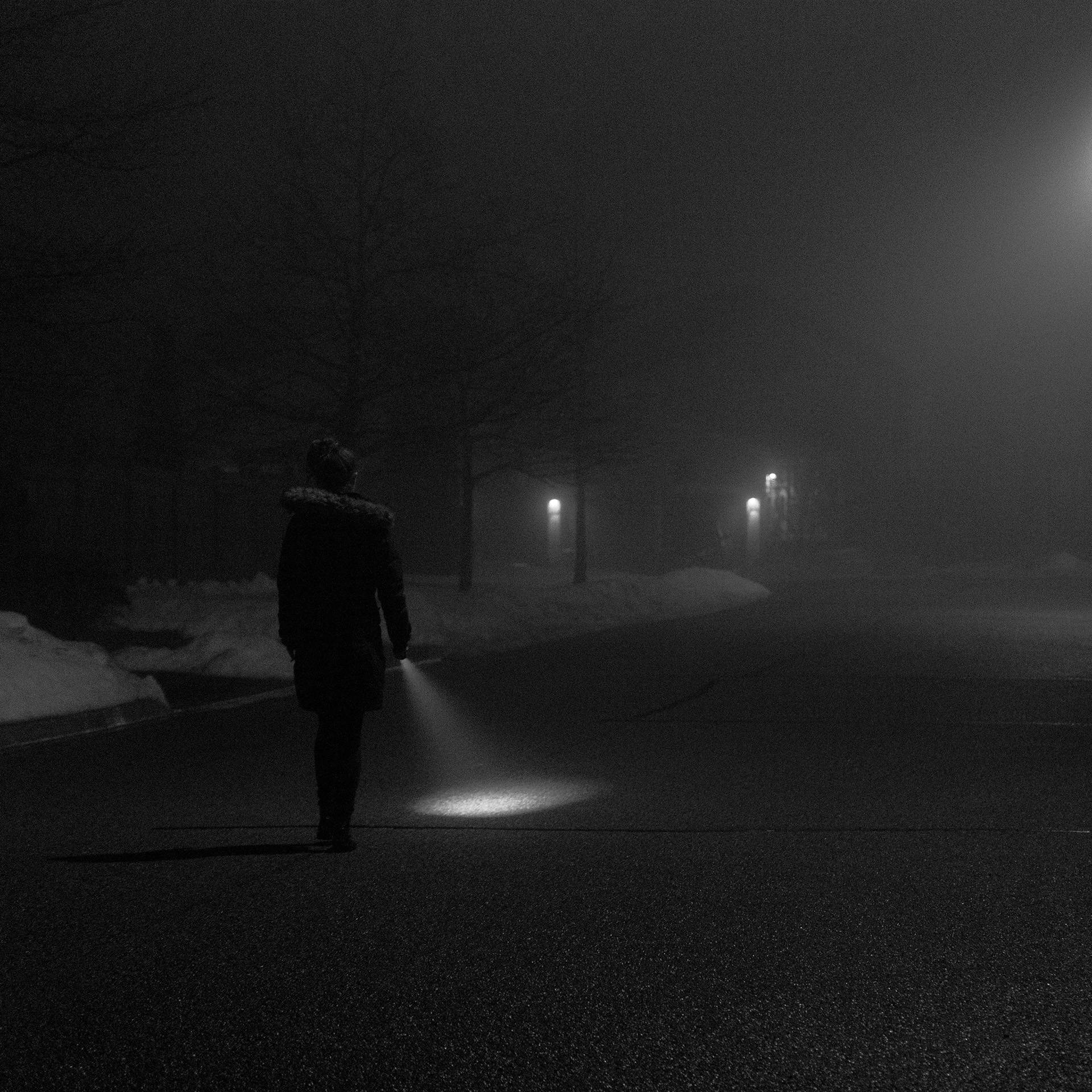 How To Use A Flashlight During A Winter Storm?