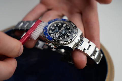 Découvrez comment nettoyer sa Rolex Oyster Perpetual a la maison