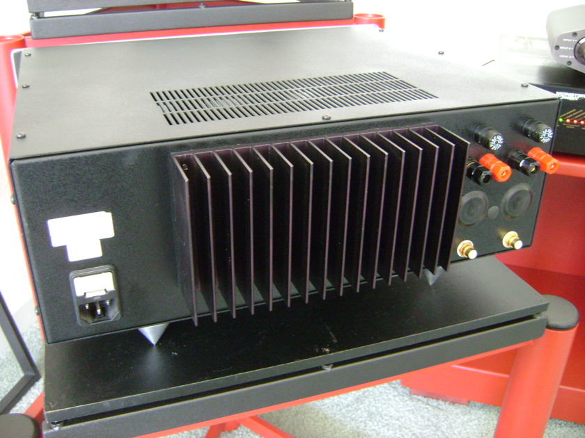 B&K ST-140  Power Amplifier