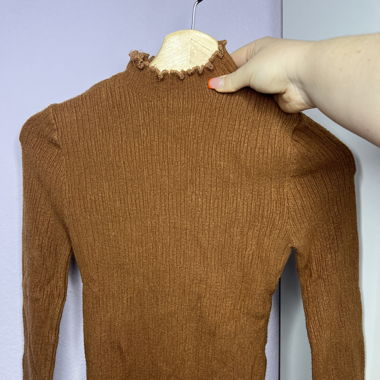 🐿️ Ruffled Brown Sweater