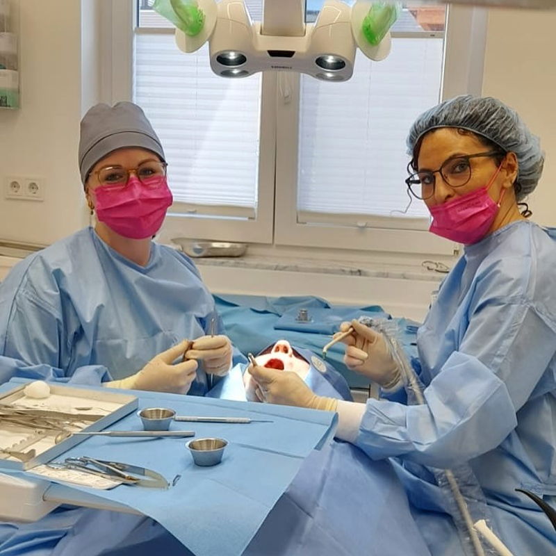 #Implantation #Blutabnahme #Plasma #Eigenblut-Wachstumsfaktoren #Barrieremembran #Wundheilungsbeschleunigung  Für ein Lächeln, das bleibt! 😁