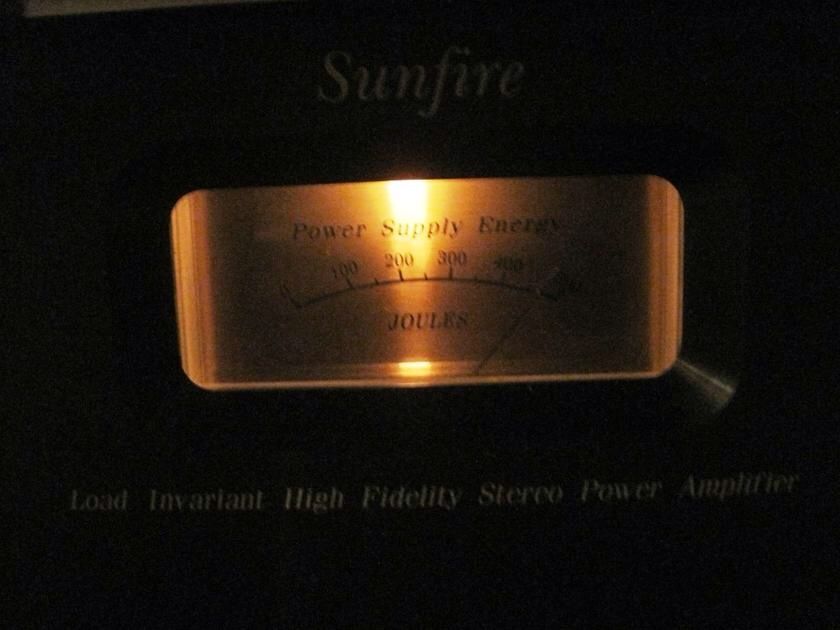 Sunfire Signature 600 Ultra high powered amp 600 watts X 2@8,1200X2@4,2400X2@2,4000X2@1ohm