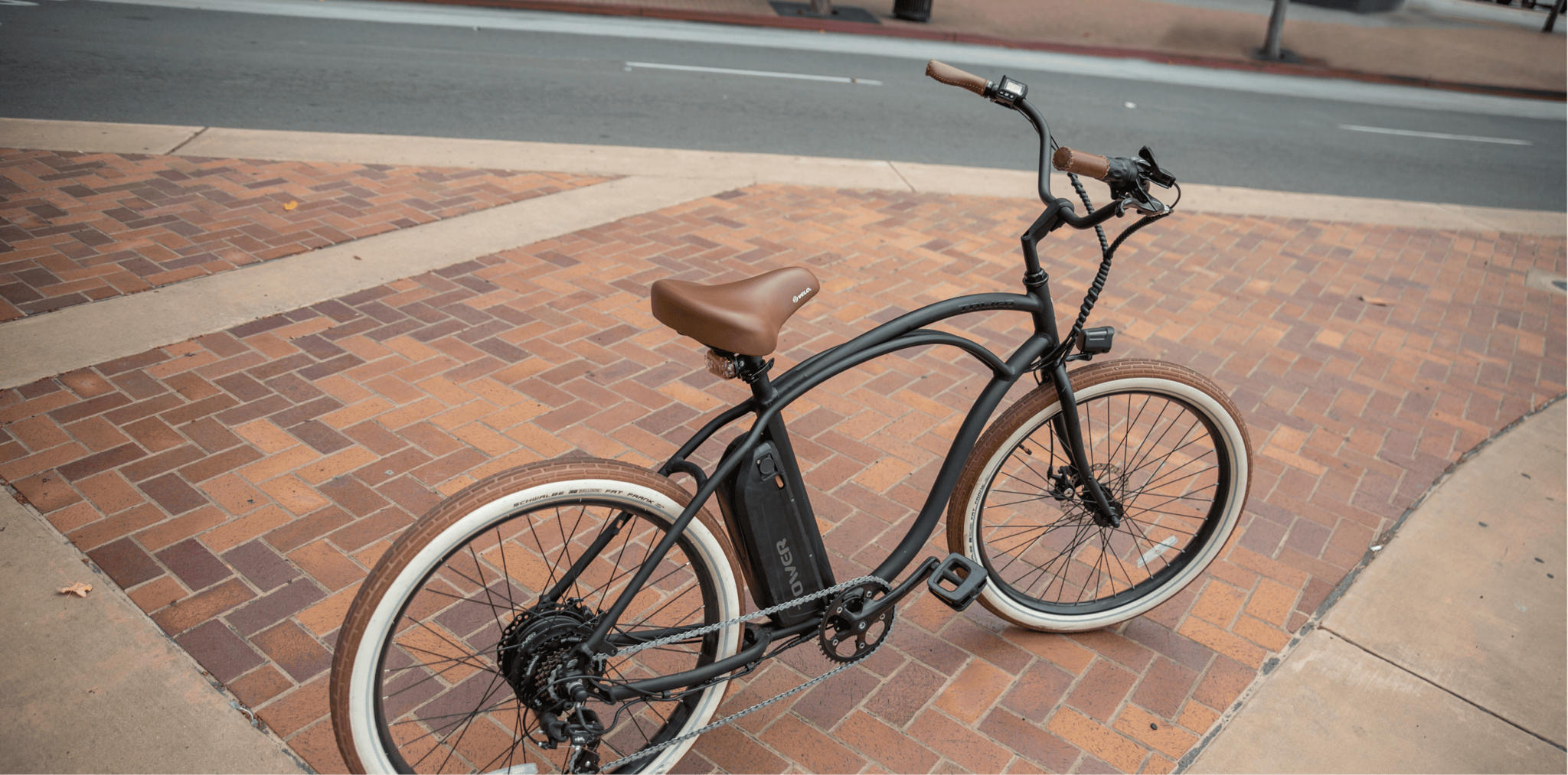 mujer usando bicicleta electrica de gravel