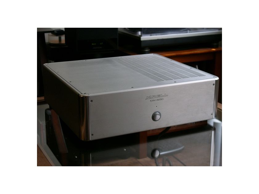 Krell KAV-3250 Amplifier