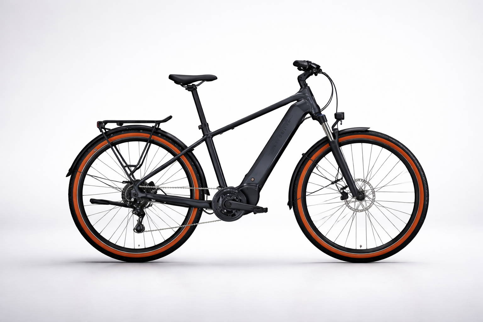 Kalkhoff Entice 5 Season e-bike met versterkt diamantframe, Bosch Performance Line-motor en brede banden, ontworpen voor zeer lange en zware rijders en stabiel gebruik met extra belading op heuvelachtig en gemengd terrein.