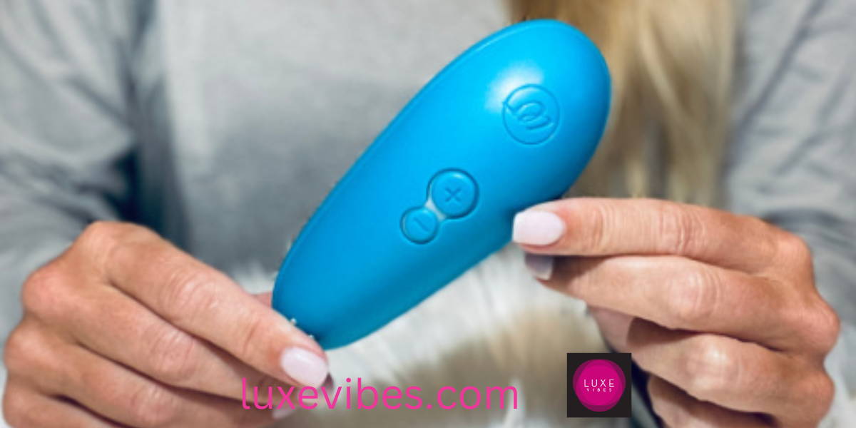 Womanizer Starlet 3 Teal in Hands