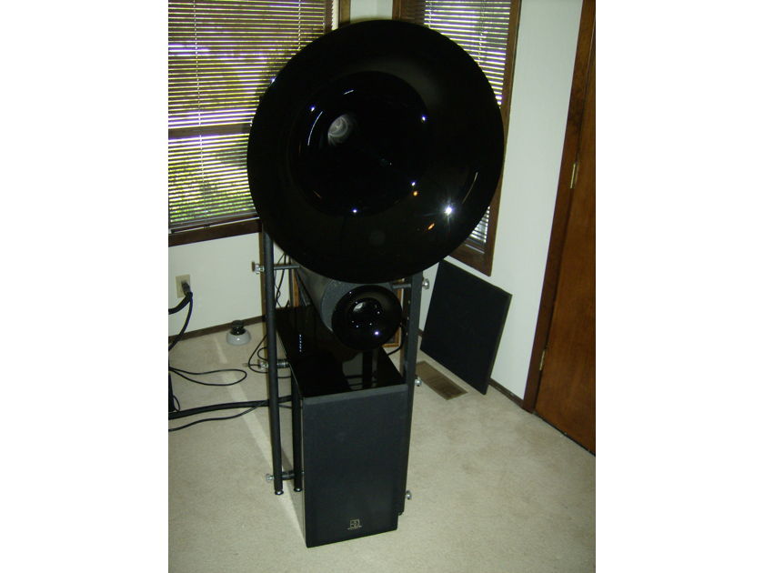 Avantgarde UNO 3.2 Black Lacquer Horns and Subs