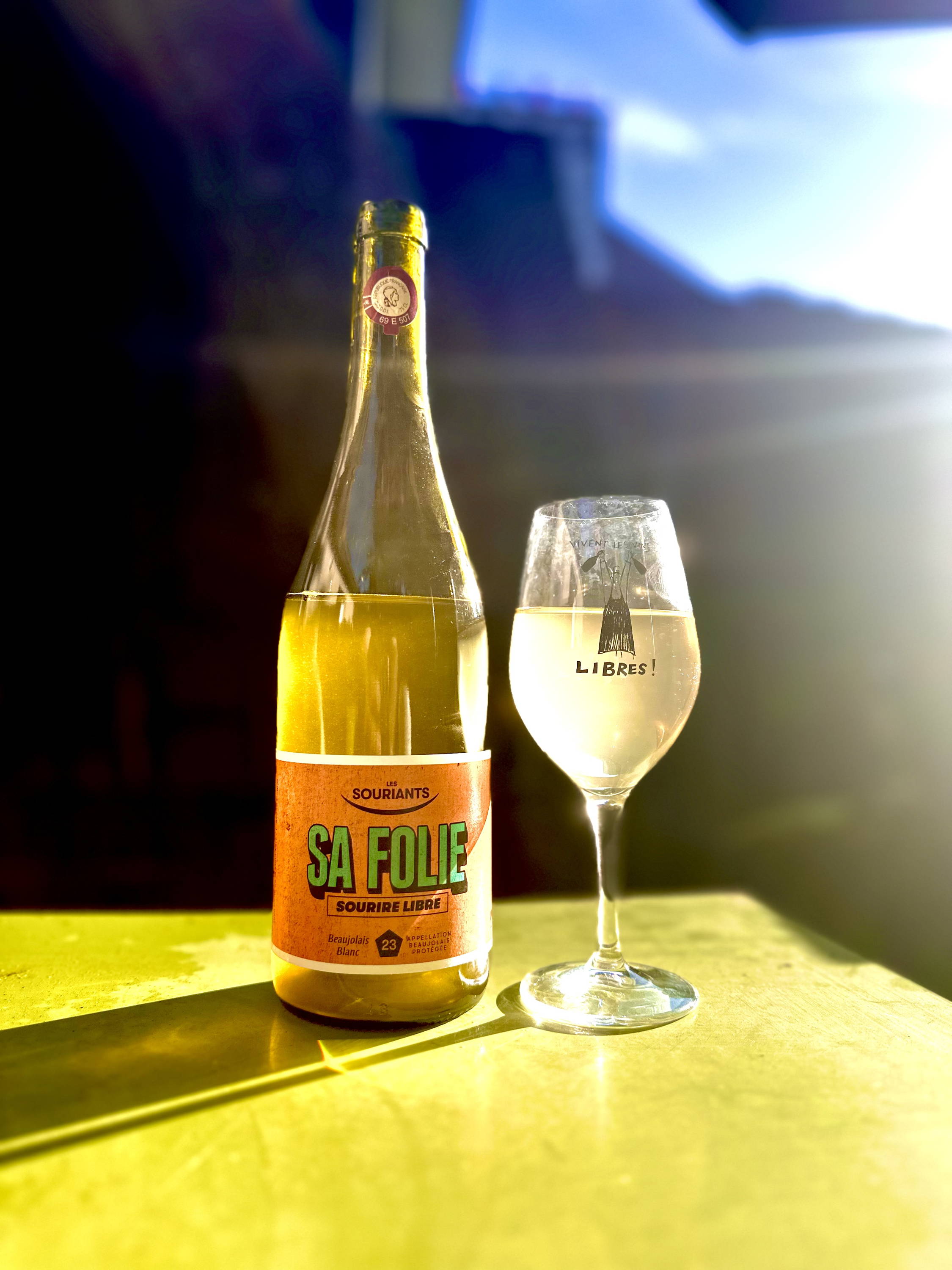 France, vin nature, rawwine, organic wine, vin bio, vin sans intrants, vin sans souffre, vin sans sulfites ajoutés, raizin brut, vin rouge, vin blanc, rouge, blanc, nature, vin propre, vigneron, vigneron indépendant, domaine bio, biodynamie, vigneron nature, cave vin naturel, cave vin, caviste, vin biodynamique, raizin brut, Quimper, Finistère , morbihan, domaine les souriants, beaujolais blanc, les souriants, chardonnay, beaujolais 