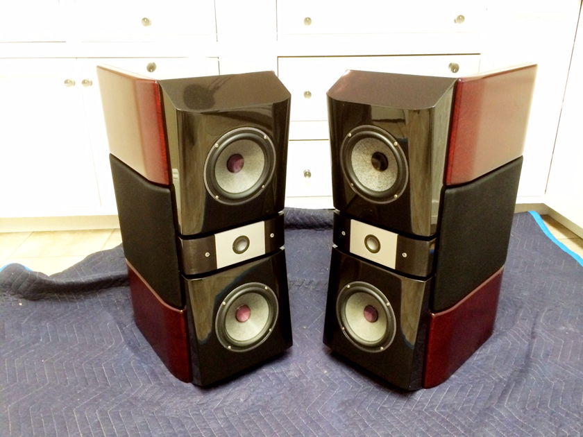 Focal L and R Utopia  Minor cosmetic issues so priced to sell!