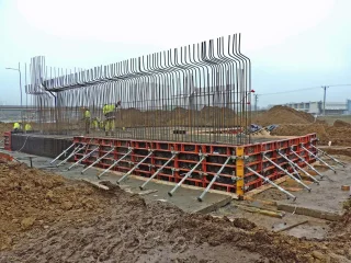  Widok na fundament przygotowany do robót betoniarskich w km 1+140