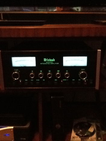 Mcintosh MA6900 Beautiful Intergrated amp.