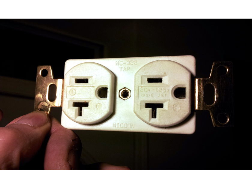 OYAIDE R-1 Audiophile Gold Plated 125V-20A Wall Socket Outlet - Japan