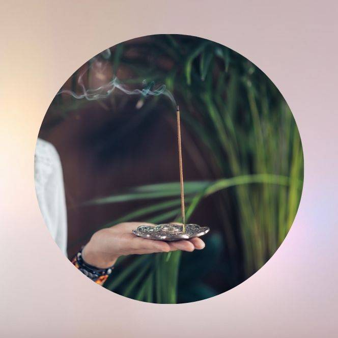 Collier Hokee Minéraux avec pendentif lune, bijou spirituel en pierres naturelles pour l’harmonie et la féminité