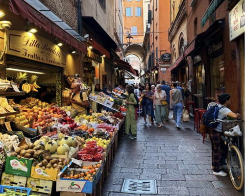 Food & Wine Tours Bologna: Strolling in the very center of Bologna