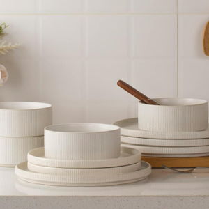 Famiware Star Dinnerware Sets, Plates and Bowls Set for 8, 24 Piece Dish Set, Full Glaze Matte White