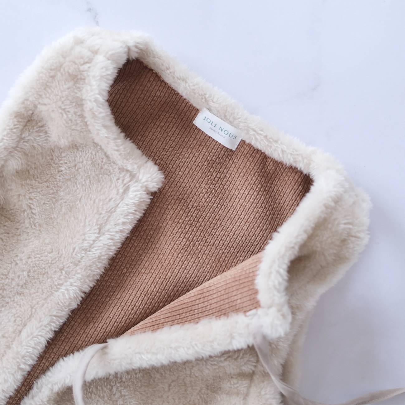 le gilet réversible brun beige bleu confort hiver indispensable bébé enfant junior adulte matchy matchy famille suisse excellence qualité élégance cadeau indispensable must-have style qualité excellence premium marque swiss brand kids baby child