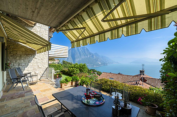 Iseo
- Bright apartment with amazing lake view
