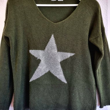 Pullover grün mit silbernem Stern