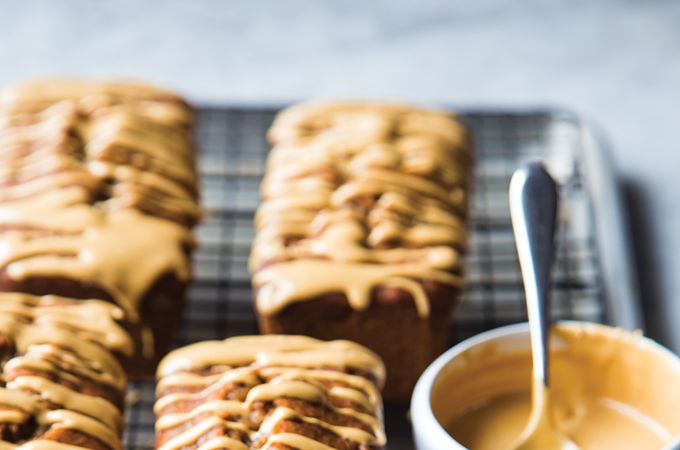 Petits pains aux bananes et au café