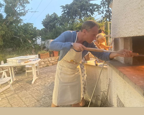 Cooking classes Cozze: Learn to make pizza in a real wood oven!