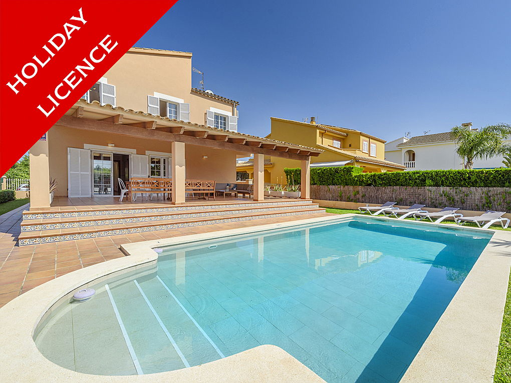 Pollensa
- Visit the Alcudia Fira and check out the local estate agents Engel & Völkers when you want to buy a house