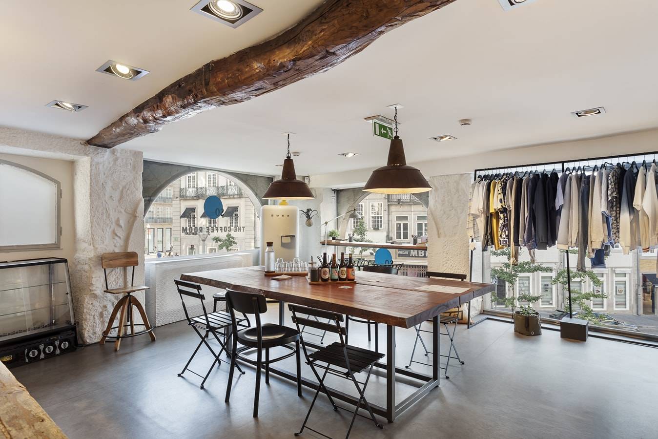 Interior view of The Feeting Room specialty coffee area by SO Coffee Roasters in Porto