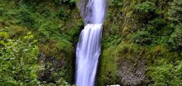 Historic HWY 30 to Vista house and Multnomah Falls near Portland, OR