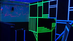 bg lasertag erlebnis gmbh hanau neon wände